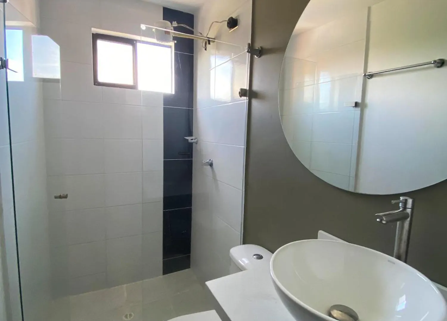 33 Hotel Bulerias Medellin 3*,