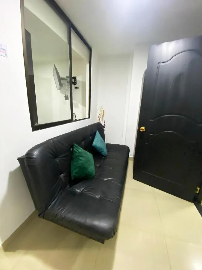 33 Hotel Bulerias Medellin 3*,