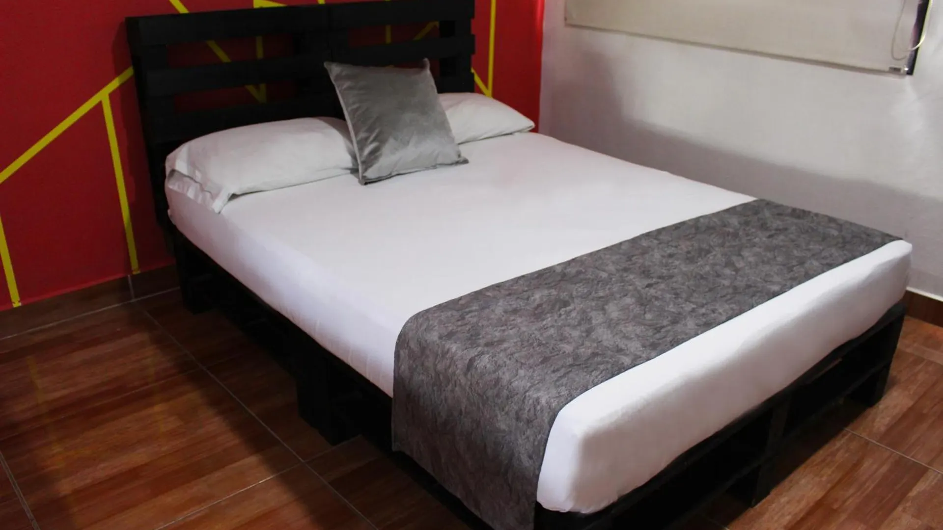 33 Hotel Bulerias Medellin Colombia